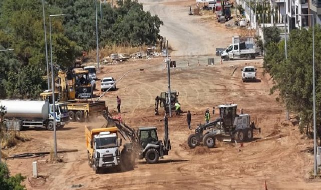 Lider Çerçioğlu’ndan Efeler’de Yol Üretim Çalışması