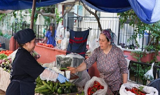 Lider Çerçioğlu’ndan Pazarcı Esnafları ve Vatandaşlara Limonata İkramı