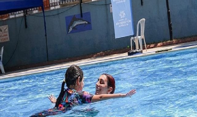 Lider Çerçioğlu’nun Öncülüğünde Otizmli Çocuklar Yüzmeyle Güçleniyor
