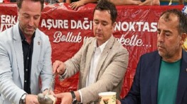 Lider Erkan Aydın Hamitler’de Aşure Rahmetini Vatandaşlarla Paylaştı