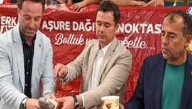 Lider Erkan Aydın Hamitler’de Aşure Rahmetini Vatandaşlarla Paylaştı