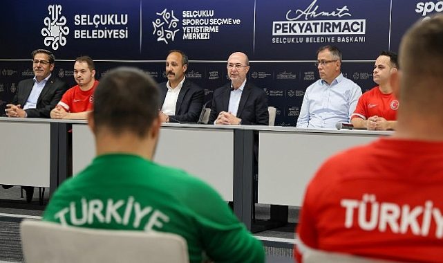 Lider Pekyatırmacı Down Sendromlu Futsal Millî Takımı ile Bir Araya Geldi
