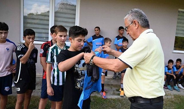 Lider Topaloğlu’ndan futbolculara moral ziyareti