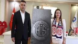 Lider Vekili Büşra Özdemir’e Antalyaspor idaresinden teşekkür ziyareti