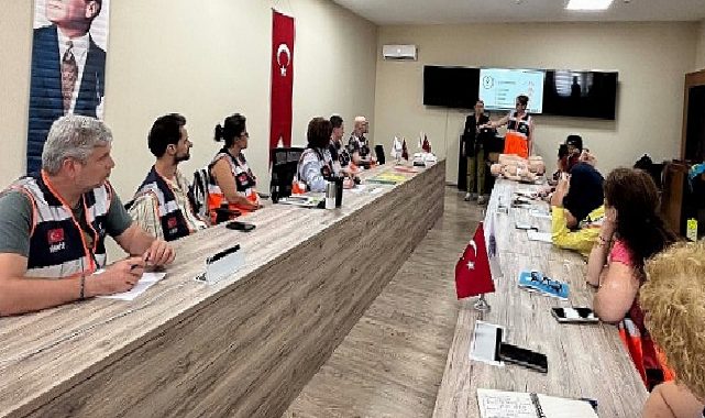 Maltepe Belediyesi’nden gönüllülere afet eğitimi