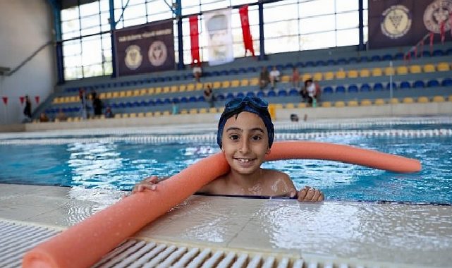 Minik yüzücüler Buca’da yetişiyor