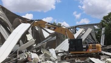 Nilüfer’de toplam 3 bin 300 metrekarelik 3 kaçak yapı yıkıldı