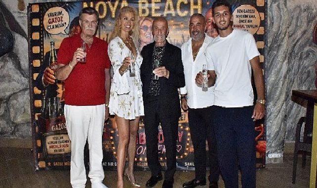 Noya Beach’te coşkulu Yeşilçam Gecesiİ: Nuri Alço’nun elinden gazoz içme yarışına girdiler!