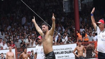Ordu Aybastı güreşlerinde Başpehlivan Erkan Taş
