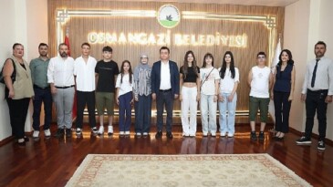 Osmangazi’de Fiyatsız LGS Kurslarının Başarılı Öğrencileri Lider Aydın’la Buluştu