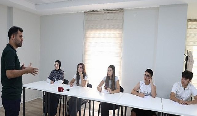 Osmangazi’den Gençlerin Geleceğine Fiyatsız Eğitim Takviyesi