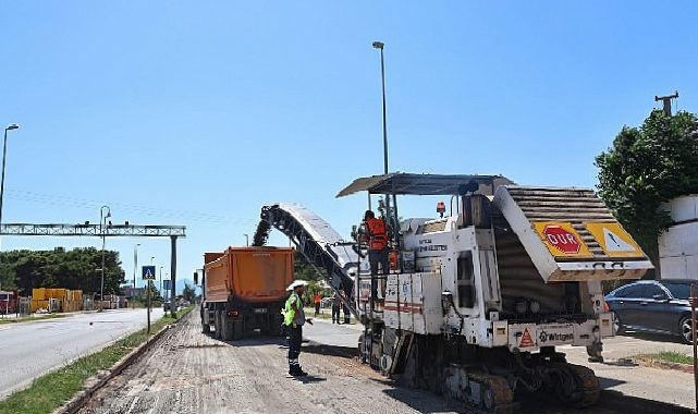 Rauf Denktaş ve Bülent Ecevit Bulvarlarında asfalt çalışması başladı