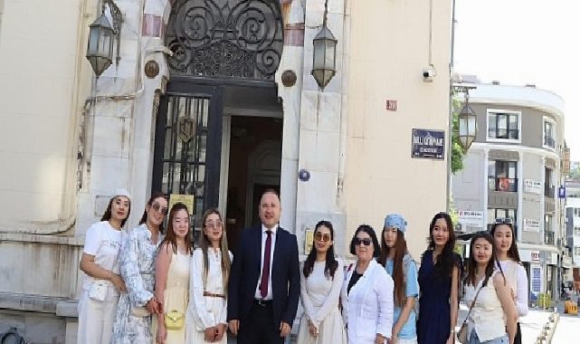 Rektör Prof. Dr. Rasim Akpınar’dan Kazakistanlı Öğrencilere Kemeraltı’nda “Kültür Rehberliği”