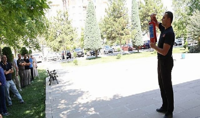 Selçuklu Belediyesi Çalışanına Uygulamalı Yangın Eğitimi Verildi