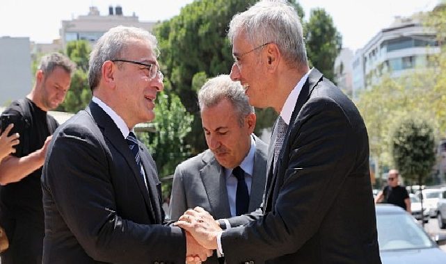 Sıhhat Bakanı Prof. Dr. Kemal Memişoğlu Dokuz Eylül Üniversitesini Ziyaret Etti