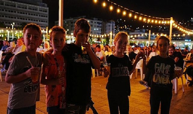 Türküler yankılandı, Yeşil Çam perdeye taşındı