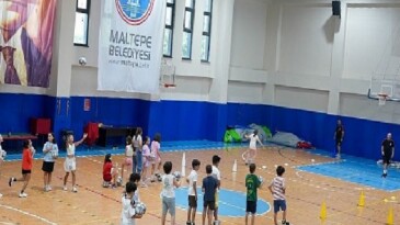 Yaz Okulu’nda futsal ve masa tenisi dersleri başladı