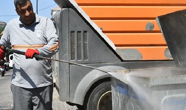 4 bin konteyner tertipli olarak dezenfekte ediliyor
