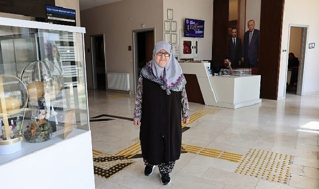 82 Yaşındaki Bayan, Sporla Bastonunu Attı