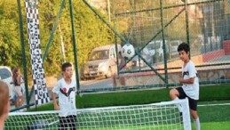 Alanlar yenilendi: Çeşme’nin mahallelerinde spor şenliği başladı