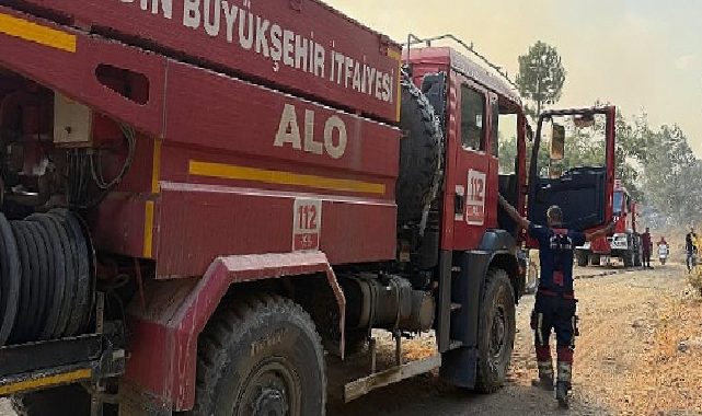 Aydın Büyükşehir Belediyesi Kuyucak’ta yangına müdahale ediyor