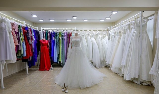 Bayraklı’da Evlenecek Çiftlere Gelinlik Ve Damatlık Dayanağı