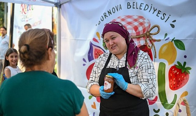 Bornova’da doğal lezzetler halkla buluşuyor