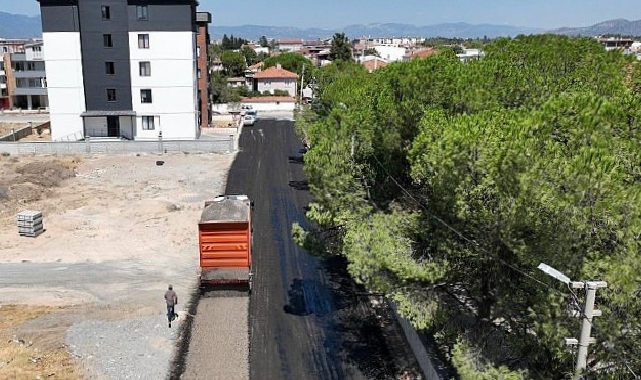 Burhaniye’de 12 Başka Mahallede Yol Seferberliği
