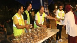 Büyükşehir Mevlit Kandil’inde 19 ilçede lokma ikram etti