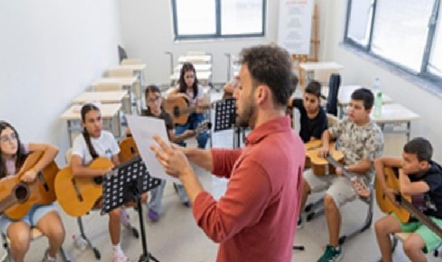 Büyükşehir’in Yaz Okulu hem eğlendiriyor hem öğretiyor