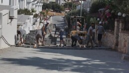 Didim Belediyesi Akbük’te parka taşı döşeme çalışmalarını sürdürüyor