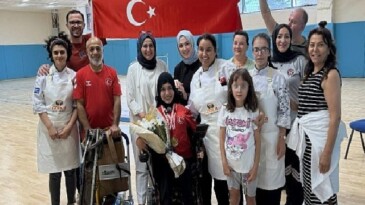 Dünya şampiyonu Havva Alyurt’a sürpriz kutlama