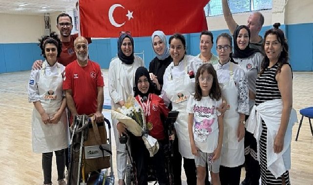 Dünya şampiyonu Havva Alyurt’a sürpriz kutlama