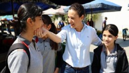 Efes Selçuk Belediyesi’nden Kırtasiye Kartı ile öğrenciye dayanak, mahallî esnafa nefes