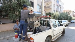 Efes Selçuk’ta Salçalar Ailece Hazırlanıyor, Belediye Makine ile Dayanak Oluyor