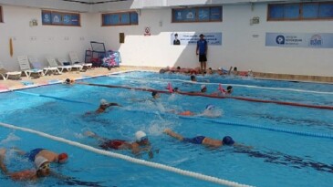 Elmalı ASFİM’de fiyatsız yüzme kursları sürüyor