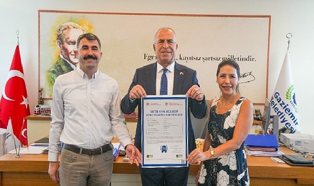 Gaziemir Belediyesi’nin çevreci çalışmalarına Sıfır Atık Evrakı