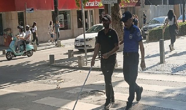 Görme engelli vatandaşa zabıtadan dayanak eli