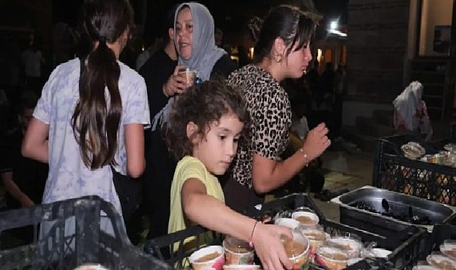 İnegöl Belediyesi’nin Helva Geleneği Mevlid Kandilinde De Devam Etti