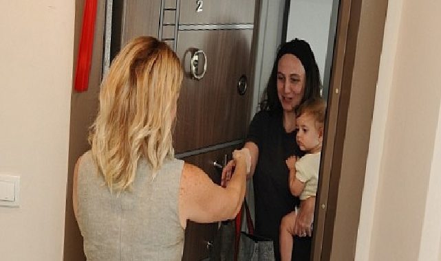 Karşıyaka Belediyesi’nden yeni doğan bebeklere sıcak karşılama