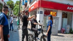 Karşıyaka Çarşısı’nda araç kontrolleri sürüyor