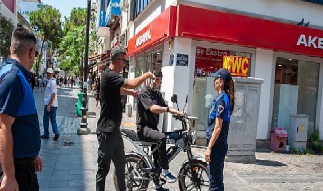 Karşıyaka Çarşısı’nda araç kontrolleri sürüyor