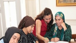 Konaklı bayanların okuma azmi örnek oldu