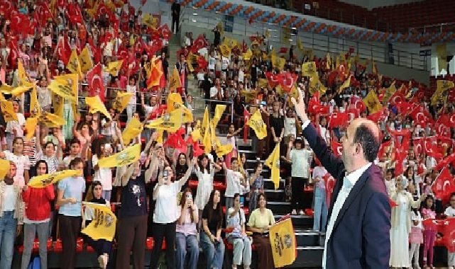 Lider Altay, Genç KOMEK Yaz Okulu’nun Harika Kapanış Programına Katıldı