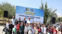 Lider Altay ve Lider Kavuş 40 Gün Mescide Gelen Çocukların Bisiklet Sevincine Ortak Oldu
