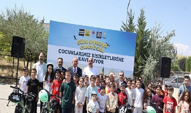 Lider Altay ve Lider Kavuş 40 Gün Mescide Gelen Çocukların Bisiklet Sevincine Ortak Oldu
