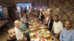 Lider Memnun, Tarihi Çarşı’da esnafla buluştu: “Kemeraltı, en büyük zenginliğimiz”