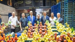 Lider Tugay İzmir’in hal esnafıyla buluştu