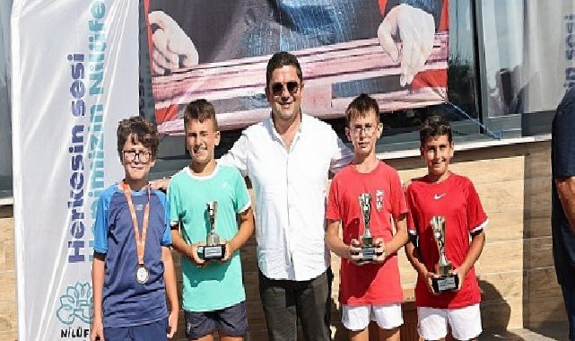 Nilüfer’de Zafer Bayramı coşkusu kortlara taşındı
