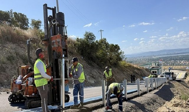 Otokorkuluklarla yol güvenliği artırılıyor